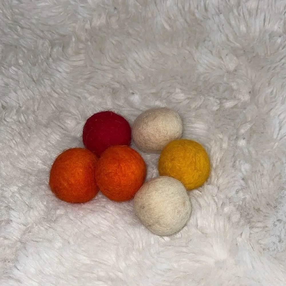 6 small felt cat toy balls great when adding cat nip over them or one NWOT